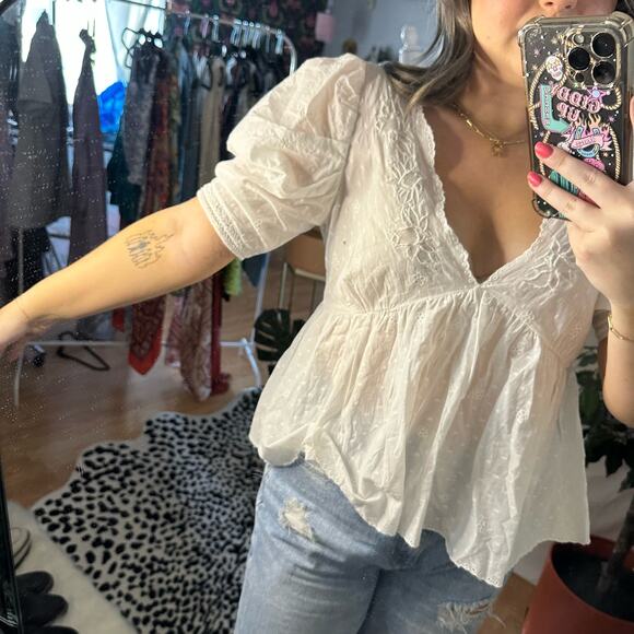 Forever That Girl V-Neck Short Sleeve Blouse White Size Medium - Picture 2 of 6